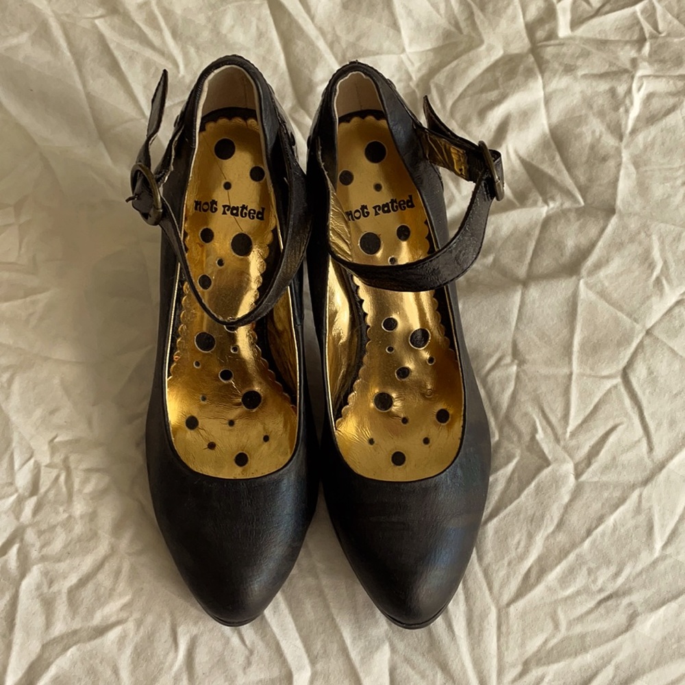 Dark brown 4” heels w/ accents